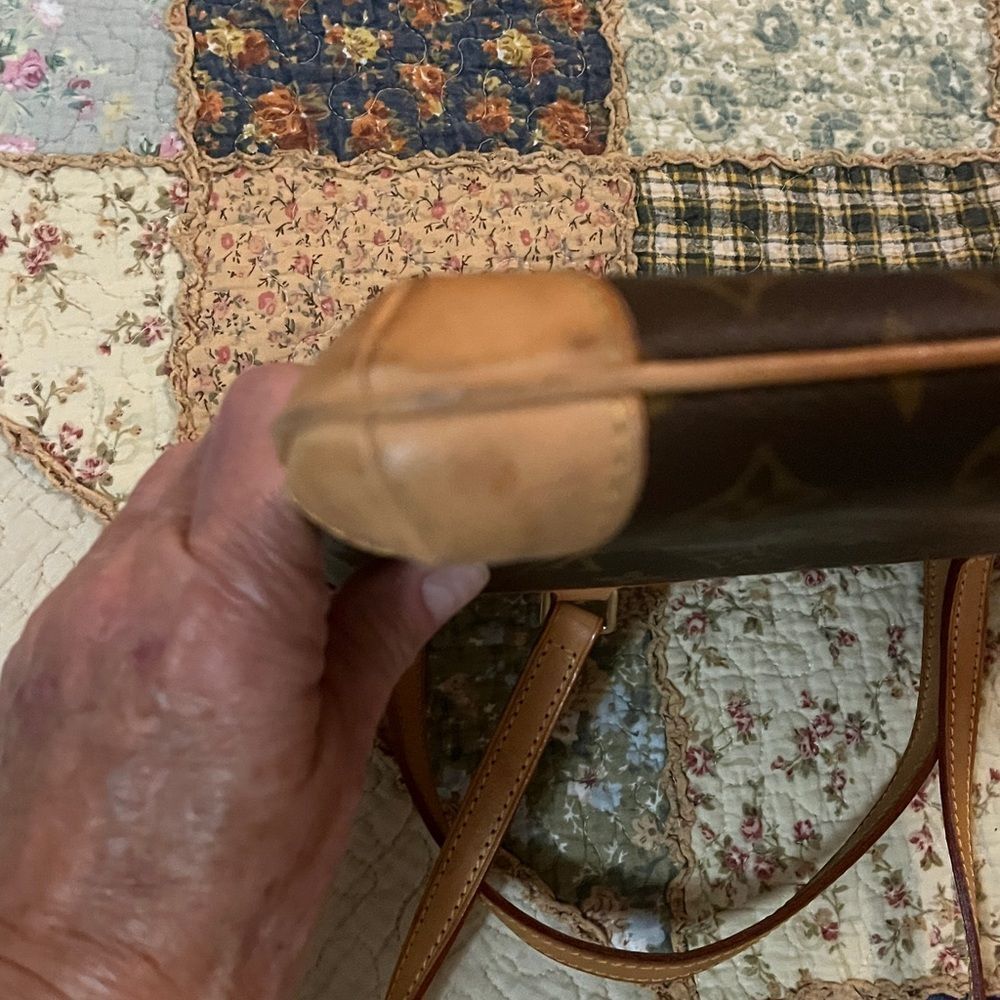 Louis Vuitton - Picture 10 of 12